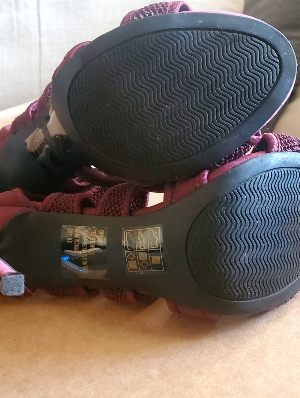 Guess Women's Strappy Maroon High Heel Sandals Size 8.5 - Picture 4 of 8